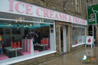 Cake & Sundaes At Ice Creams & Dreams, Bakewell