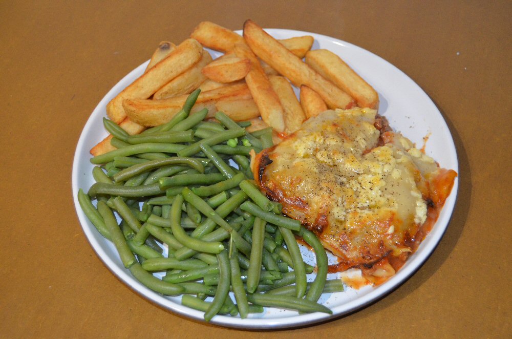 Some Tasty Ready Meals From Loubys Bakeaway